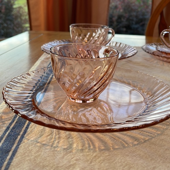 Arcoroc France Pink Rosaline Glass Dinneware - Picture 2 of 4